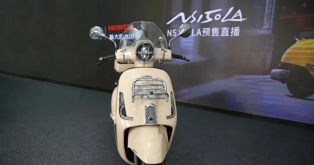 一小时卖两万台!15980元起,新大洲本田复古水冷踏板NS150LA上市
