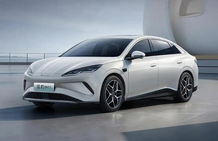 比亚迪海豹06EV 上市,切入 10 万级别领域