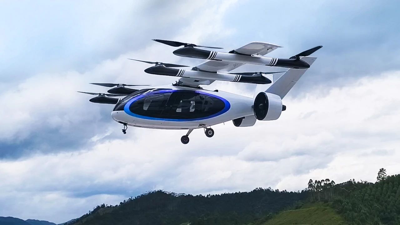 广汽首款复合翼飞行汽车GOVY AirJet首飞 广汽首款复合翼飞行汽车GOVY AirJet首飞
