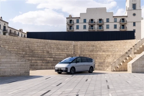 理想高管回应MEGA交付时间久：曾因销量惨淡缩减产能