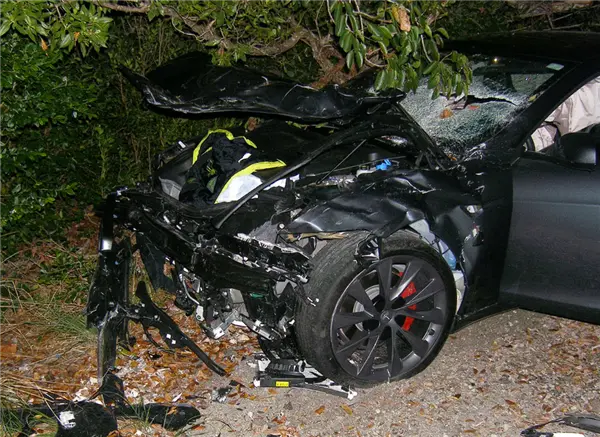 车主开启Autopilot发生致死事故！特斯拉被判2亿美元赔偿